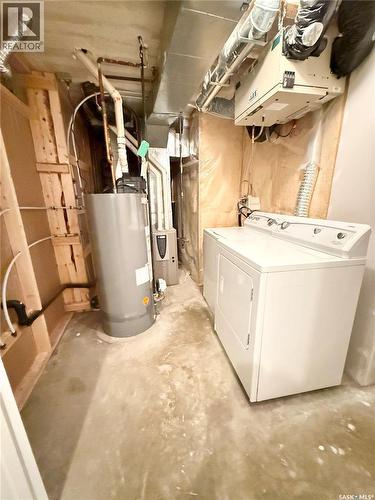 602 Barber Crescent, Weyburn, SK - Indoor Photo Showing Laundry Room