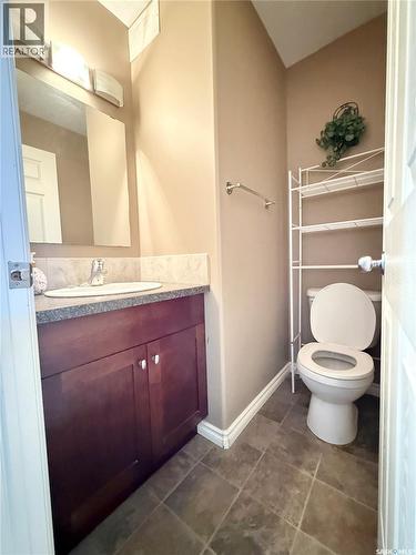 602 Barber Crescent, Weyburn, SK - Indoor Photo Showing Bathroom