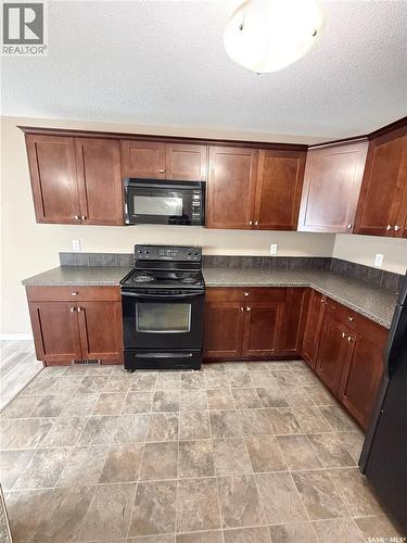 602 Barber Crescent, Weyburn, SK - Indoor Photo Showing Kitchen