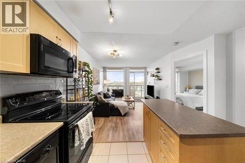 1940 Ironstone Drive Unit# 808, Burlington, ON - Indoor Photo Showing Kitchen
