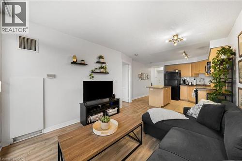 1940 Ironstone Drive Unit# 808, Burlington, ON - Indoor Photo Showing Living Room