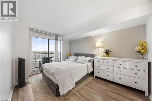 1940 Ironstone Drive Unit# 808, Burlington, ON - Indoor Photo Showing Bedroom