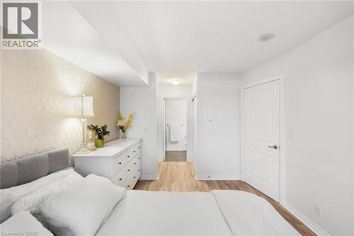 1940 Ironstone Drive Unit# 808, Burlington, ON - Indoor Photo Showing Bedroom
