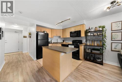 1940 Ironstone Drive Unit# 808, Burlington, ON - Indoor Photo Showing Kitchen