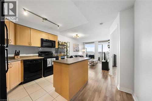 1940 Ironstone Drive Unit# 808, Burlington, ON - Indoor Photo Showing Kitchen