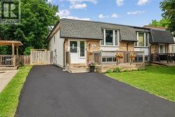 2367 MIDDLESMOOR Crescent  Burlington, ON L7P 3X4