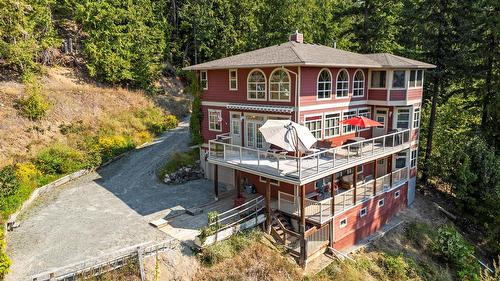 7666 Lichen Road, Anglemont, BC - Outdoor