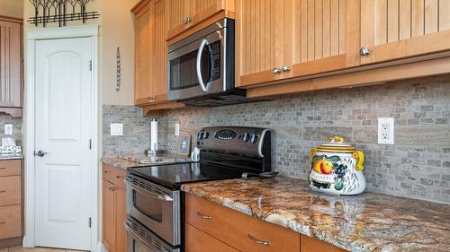 7666 Lichen Road, Anglemont, BC - Indoor Photo Showing Kitchen