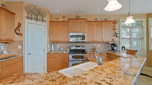 7666 Lichen Road, Anglemont, BC - Indoor Photo Showing Kitchen With Double Sink