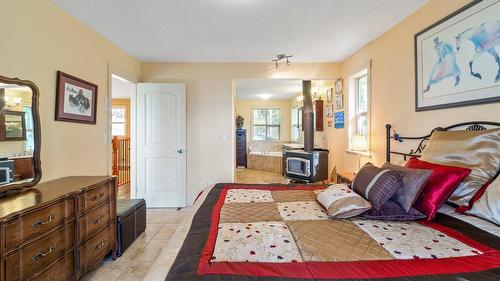 7666 Lichen Road, Anglemont, BC - Indoor