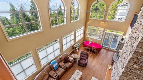 7666 Lichen Road, Anglemont, BC - Indoor Photo Showing Other Room