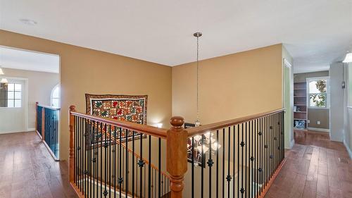 7666 Lichen Road, Anglemont, BC - Indoor Photo Showing Other Room