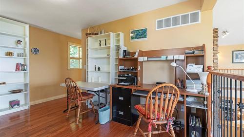 7666 Lichen Road, Anglemont, BC - Indoor