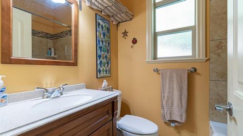 7666 Lichen Road, Anglemont, BC - Indoor Photo Showing Bathroom
