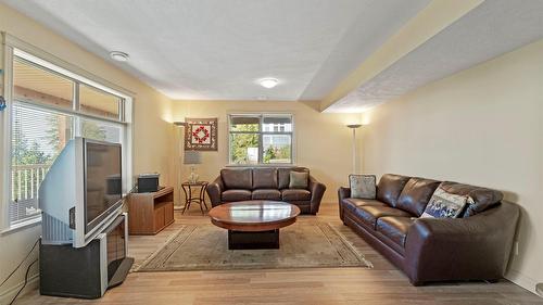 7666 Lichen Road, Anglemont, BC - Indoor Photo Showing Living Room