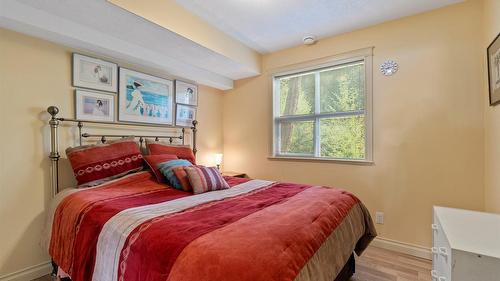 7666 Lichen Road, Anglemont, BC - Indoor Photo Showing Bedroom