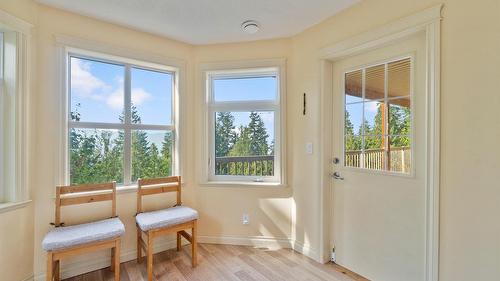 7666 Lichen Road, Anglemont, BC - Indoor Photo Showing Other Room