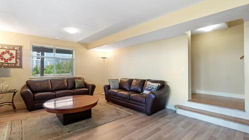 7666 Lichen Road, Anglemont, BC - Indoor Photo Showing Living Room