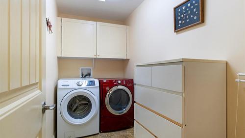 7666 Lichen Road, Anglemont, BC - Indoor Photo Showing Laundry Room