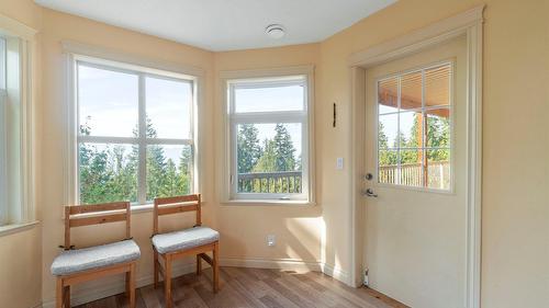 7666 Lichen Road, Anglemont, BC - Indoor Photo Showing Other Room