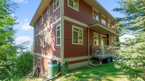 7666 Lichen Road, Anglemont, BC - Outdoor