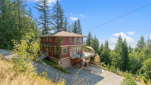 7666 Lichen Road, Anglemont, BC - Outdoor