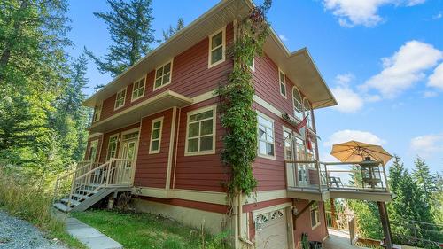 7666 Lichen Road, Anglemont, BC - Outdoor