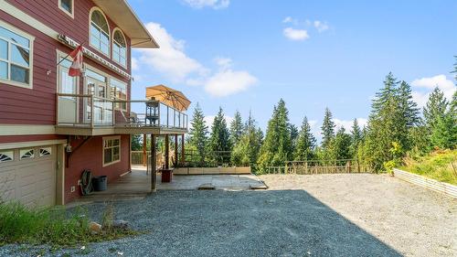 7666 Lichen Road, Anglemont, BC - Outdoor