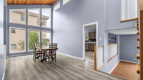 4015 15 Crescent, Vernon, BC - Indoor Photo Showing Dining Room