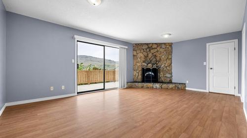 4015 15 Crescent, Vernon, BC - Indoor Photo Showing Living Room With Fireplace