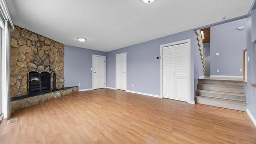 4015 15 Crescent, Vernon, BC - Indoor With Fireplace