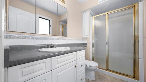 4015 15 Crescent, Vernon, BC - Indoor Photo Showing Bathroom