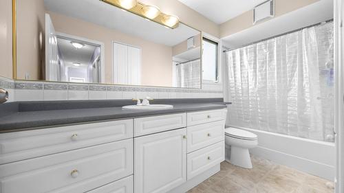 4015 15 Crescent, Vernon, BC - Indoor Photo Showing Bathroom