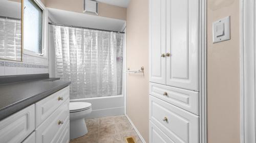4015 15 Crescent, Vernon, BC - Indoor Photo Showing Bathroom