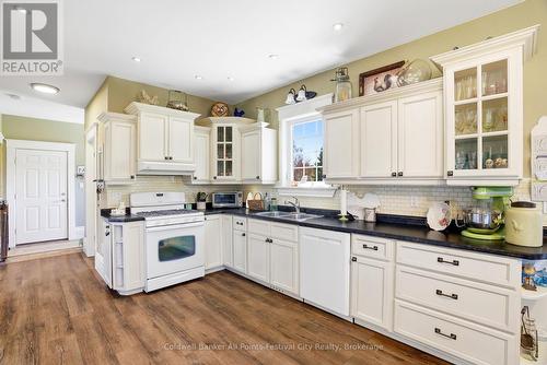 36603 Maitland Avenue, Goderich (Goderich (Town)), ON - Indoor Photo Showing Kitchen With Double Sink