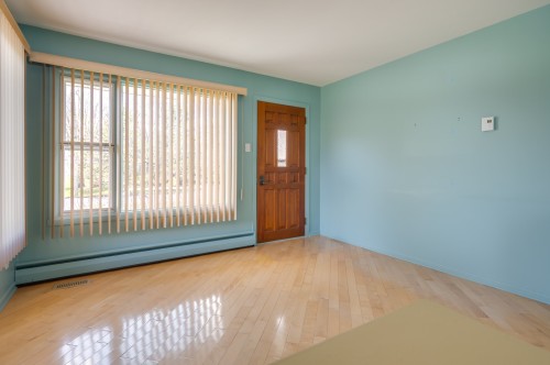 Hall d'entrée/Vestibule - 279 Mtée Ste-Marie, Sainte-Marthe, QC - Indoor Photo Showing Other Room