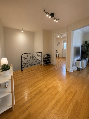 Salon - 5140  - 5142 Av. Bessborough, Montréal (Côte-Des-Neiges/Notre-Dame-De-Grâce), QC - Indoor