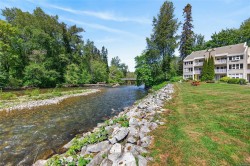 102-205 1st St Courtenay, BC V9N 1A5