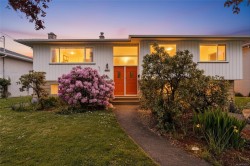 3917 Ansell Rd Saanich, BC V8P 4W1