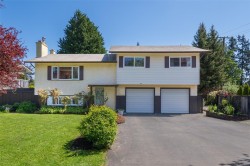 7739 Bruce Gordon Pl Central Saanich, BC V8M 1L6