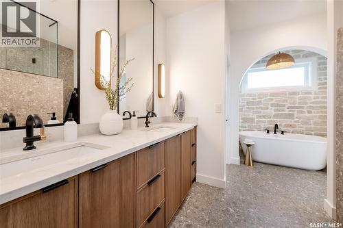 114 Cockcroft Manor, Saskatoon, SK - Indoor Photo Showing Bathroom