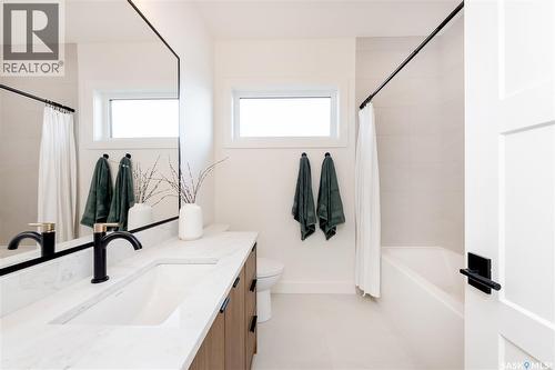 114 Cockcroft Manor, Saskatoon, SK - Indoor Photo Showing Bathroom