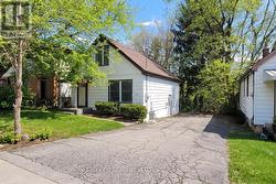 131 LELAND STREET  Hamilton, ON L8S 3A3