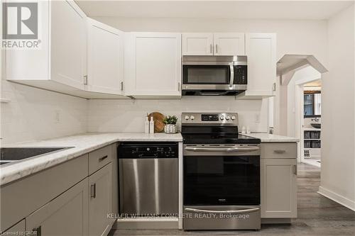 148 Huxley Avenue S, Hamilton, ON - Indoor Photo Showing Kitchen