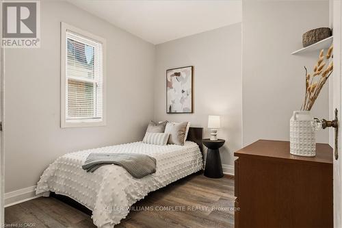 148 Huxley Avenue S, Hamilton, ON - Indoor Photo Showing Bedroom