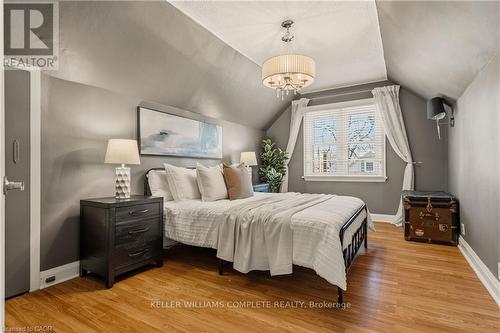 148 Huxley Avenue S, Hamilton, ON - Indoor Photo Showing Bedroom