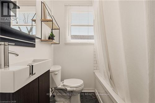 148 Huxley Avenue S, Hamilton, ON - Indoor Photo Showing Bathroom