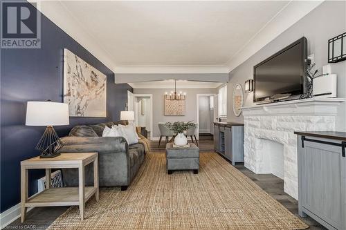 148 Huxley Avenue S, Hamilton, ON - Indoor Photo Showing Living Room
