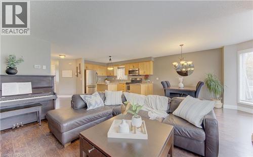 580 Canso Place, Waterloo, ON - Indoor Photo Showing Living Room