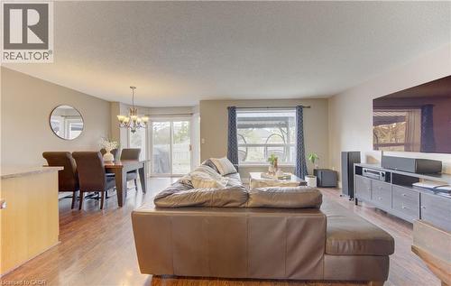 580 Canso Place, Waterloo, ON - Indoor Photo Showing Living Room